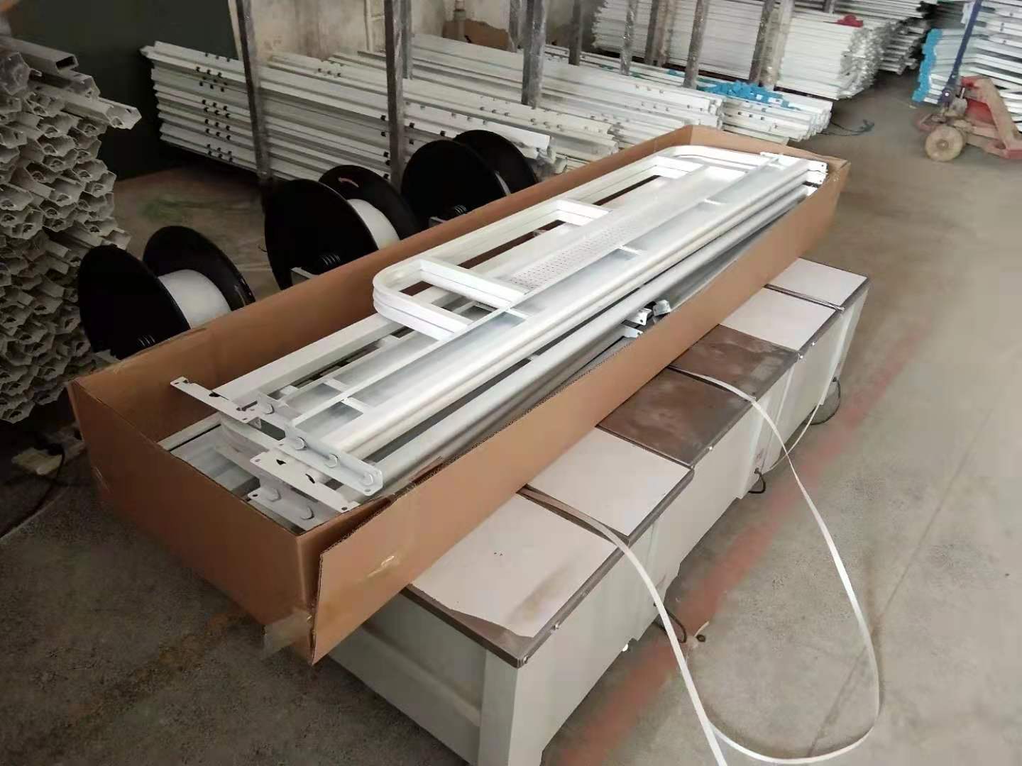 廠區(qū)堆滿鐵床怎么辦？