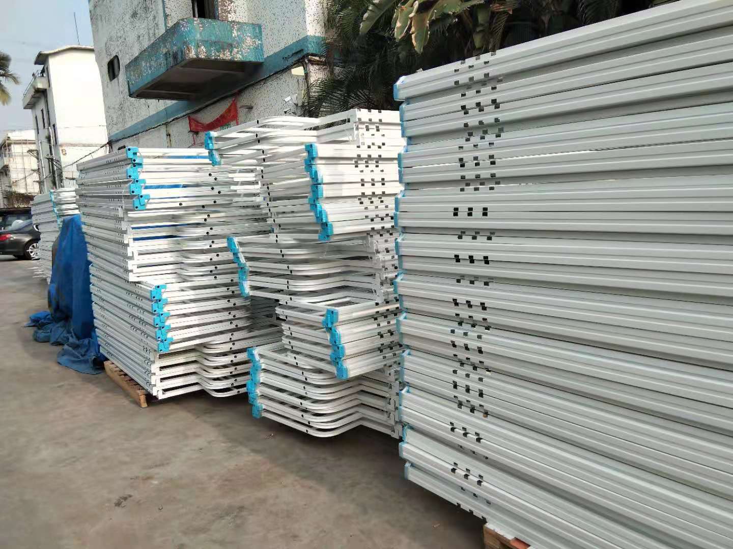 學(xué)生公寓床是卡扣好還是螺絲好？